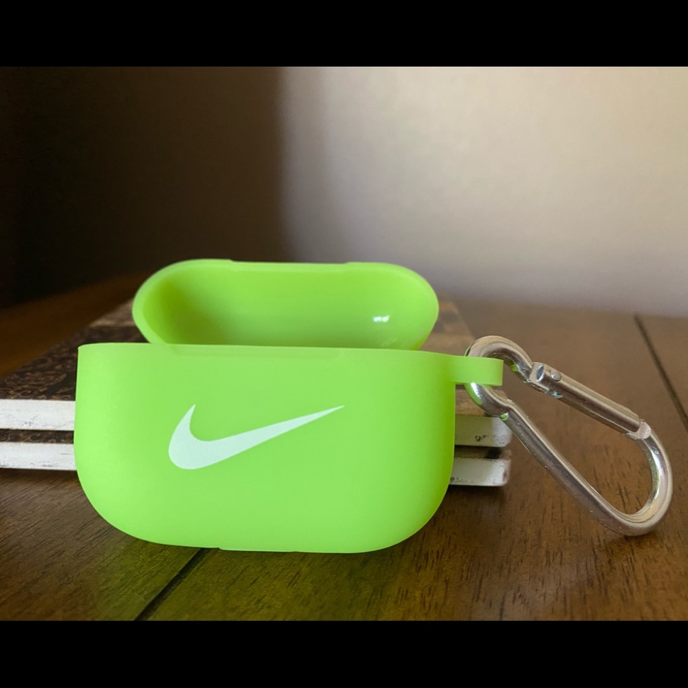 Nike AirPod Pro Case w/clip